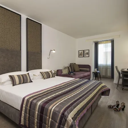 Πανσιόν Maison Evelina 4*